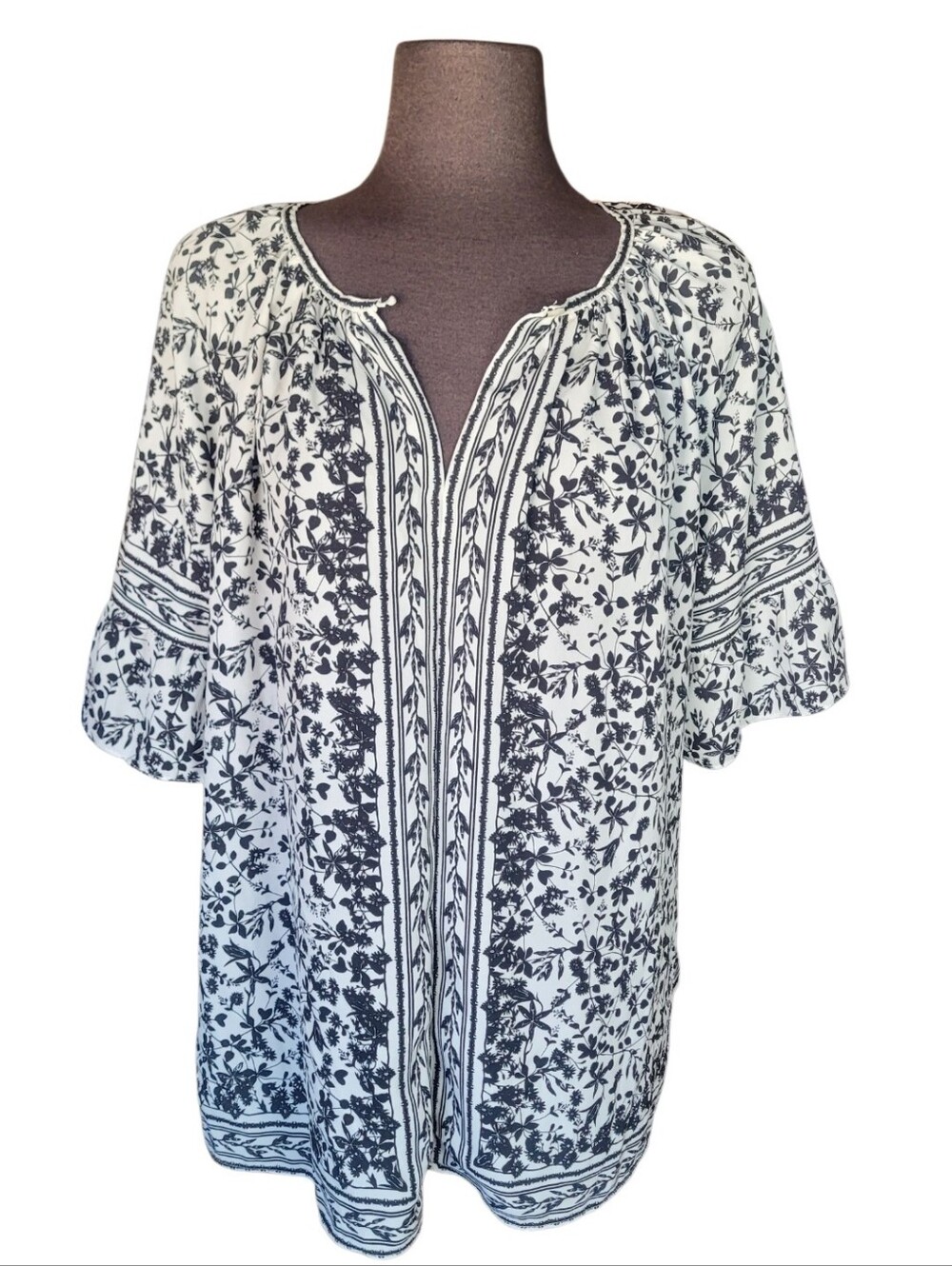 Max Studio Women’s Black & White Floral Peasant Top - Picture 7 of 13